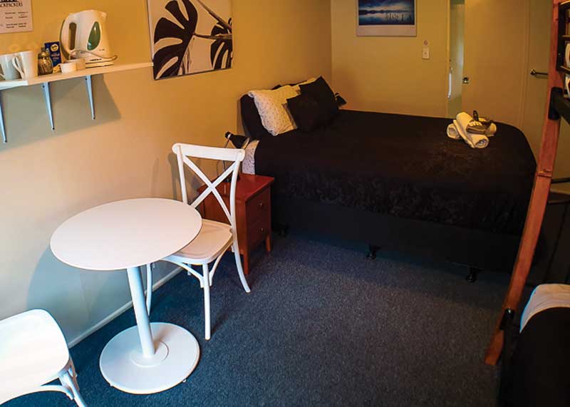 <a href="https://tombstonelodge.co.nz/accommodation/motel-rooms/">Queen with ensuite</a>
