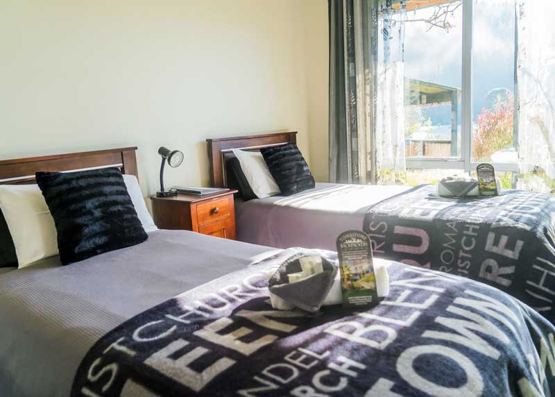 <a href="https://tombstonelodge.co.nz/accommodation/motel-rooms/">Twin beds</a>