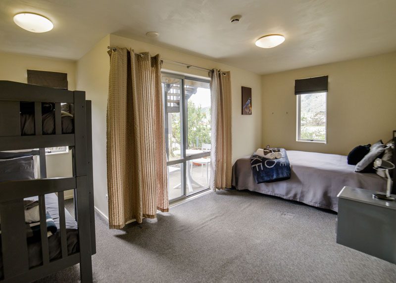 <a href="https://tombstonelodge.co.nz/accommodation/motel-rooms/">Family rooms</a>